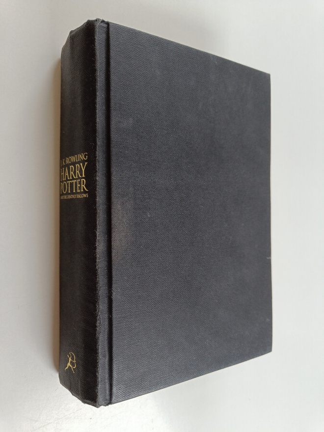 J. K. Rowling : Harry Potter and the deathly hallows