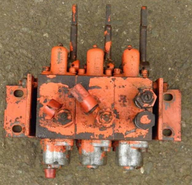 Hydrauliikkalohko 1 kpl 2-toiminen ja 2 kpl 1-toimista
