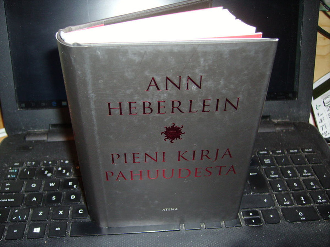 Ann Heberlein : Pieni kirja pahuudesta ( 1 p. 2011 ) EIPK !