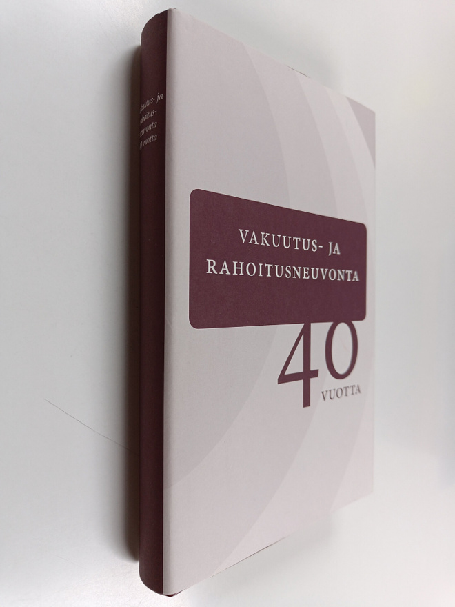 Vakuutus- ja rahoitusneuvonta 40 vuotta