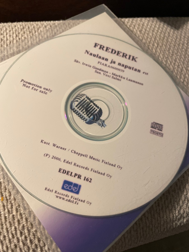 Frederik . Naulaan ja naputan CDS single