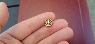 14k kultainen rintamerkki