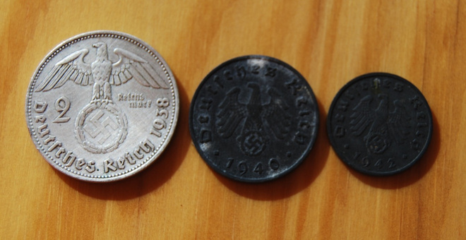 NATSISAKSA  2 Reichsmark 1938 Hopea,  10,1 Rpf Hakaristi