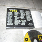 MUISTOJEN 70 LUKU 1976 + vihko  ( hienokuntoinen boxi ) - pikkukuva 2