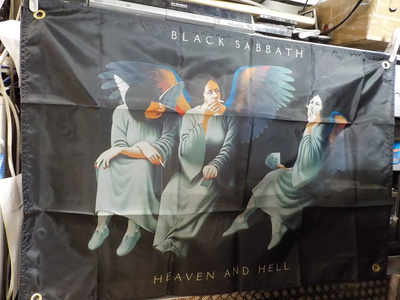 BLACK SABBATH HEAVEN AND HELL UUSI SEINÄLIPPU (+)