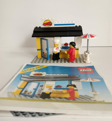 Lego town 6683 Nakkikioski vuodelta1983