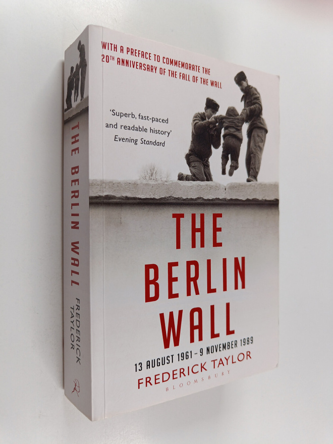 Fred Taylor : The Berlin Wall - 13 August 1961 - 9 Novemb...