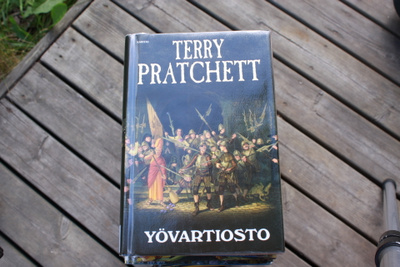 Terry Pratchett YÖVARTIOSTO (sid)