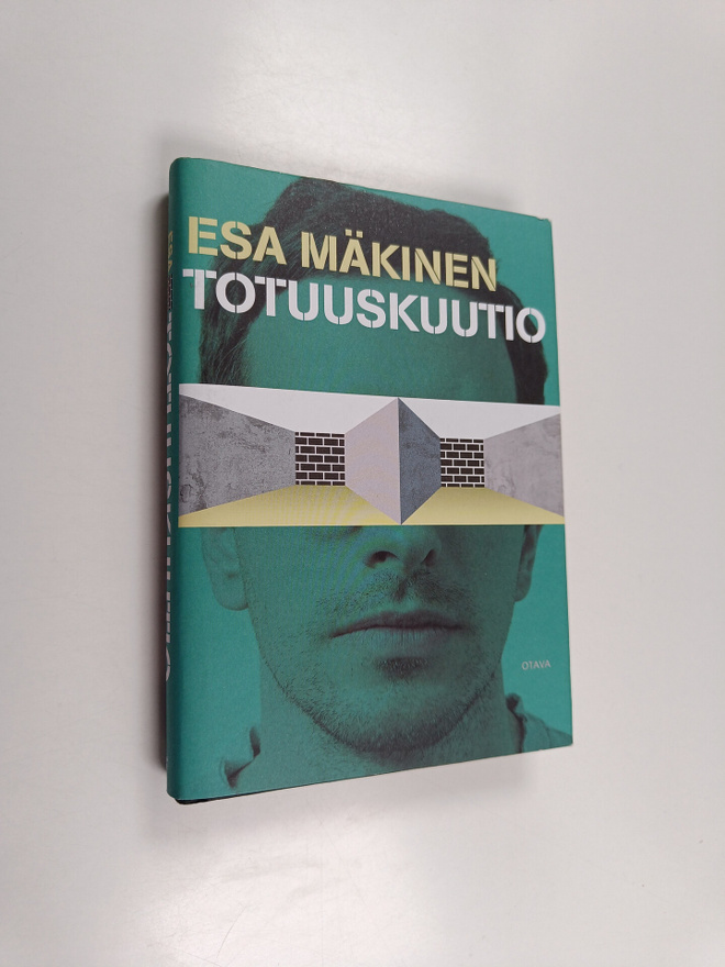 Esa Mäkinen : Totuuskuutio : romaani