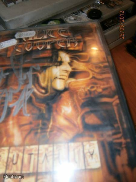 ERIC SINGER - KISS - NIMMARI AILCE COOPERIN DVD:SSÄ