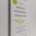 Iikka Kivi : Menisit ennemmin terapiaan : rehellinen self... - pikkukuva 1