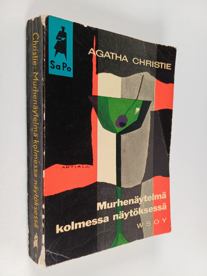 Agatha Christie : Murhenäytelmä kolmessa näytöksessä