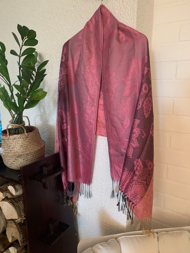 Vaaleanpunainen kuviollinen pashmina hartiahuivi