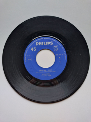 The Gliffters; walk on by ja i never had a chance