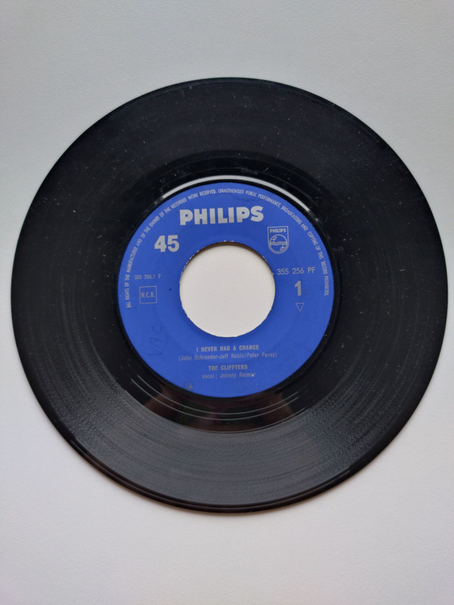 The Gliffters; walk on by ja i never had a chance