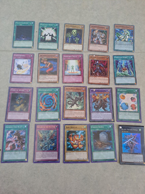 20 kpl Yu-Gi-Oh kortteja