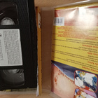 Pikku myyn lyhyt romanssi VHS - pikkukuva 3
