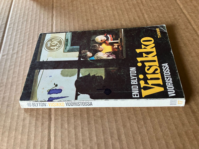 ENID BLYTON VIISIKKO VUORISTOSSA