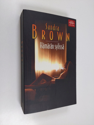 Sandra Brown : Hämärän sylissä