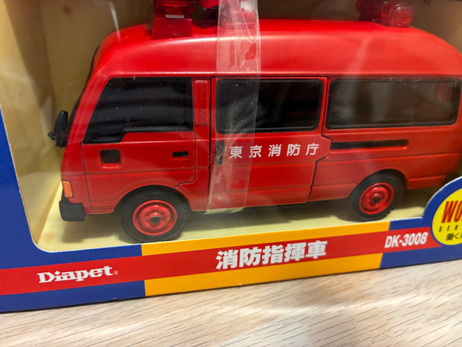 Nissan Datsun Urvan 1/36 Diapet paloauto. Halpa lähtöhinta!