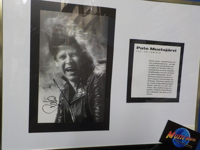 PATE MUSTAJÄRVI TAULU NIMMARILLA