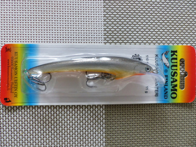 KUUSAMO SANTERI 110mm, 11g Väri: GL/BL/Gra/O, UV
