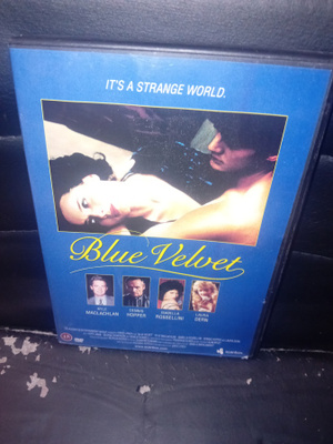 DVD Blue Velvet - Ja sinisempi oli yö ( SIS POSTIKULU )