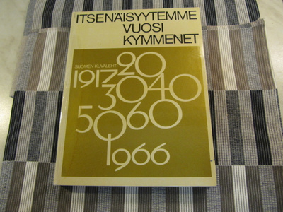 Itsenäisyytemme Vuosikymmenet 1917-1966 kirja /H. Eskelinen