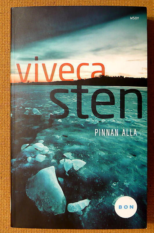 Viveca Sten:  Pinnan alla Ristiaallokossa