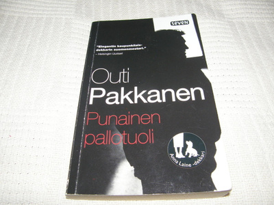 Outi Pakkanen Punainen pallotuoli -pok
