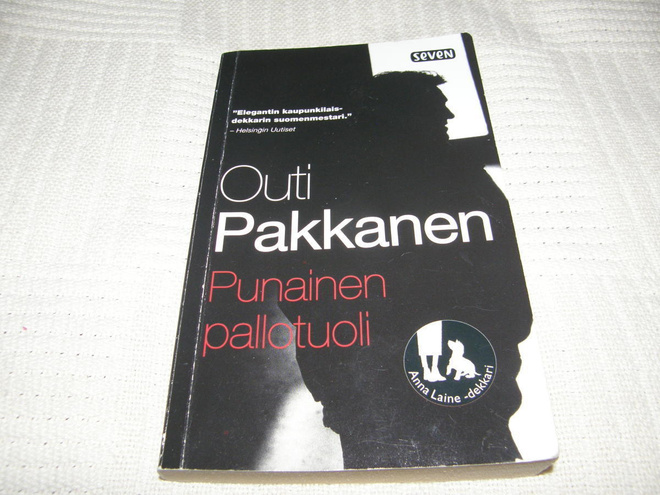 Outi Pakkanen Punainen pallotuoli -pok