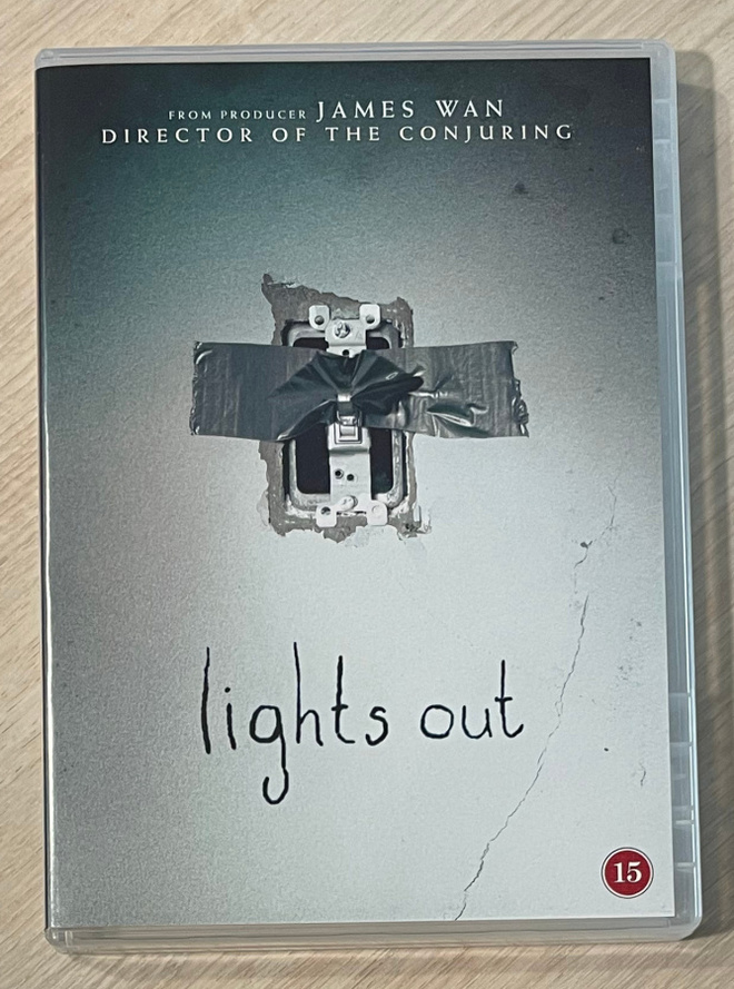 Lights Out (2016)