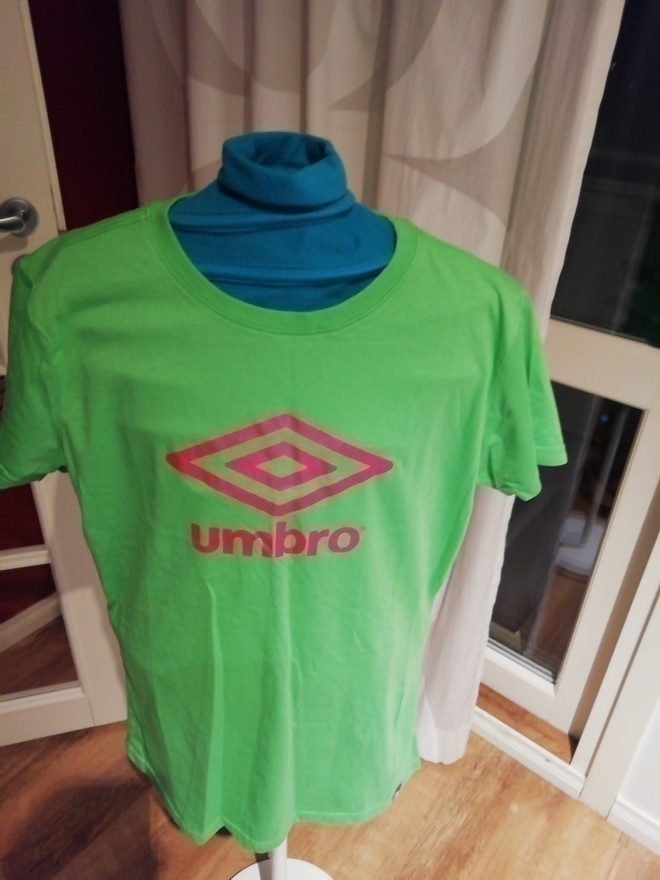 Umbro vihreä pinkki t-paita kokoa 40