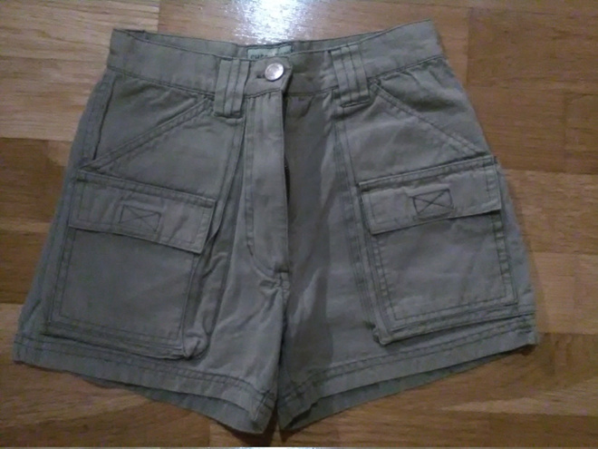 Check this by Lindex khakinvihreät shortsit koko 140