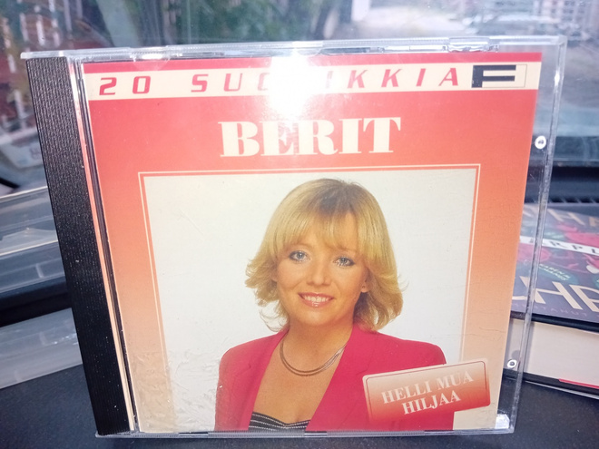 CD 20 SUOSIKKIA BERIT : Helli mua hiljaa ( SIS POSTIKULU