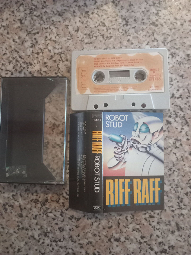 RIFF RAFF robot stud c-kasetti