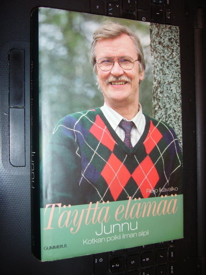 Juha Vainio : Täyttä elämää Junnu ( 1 p. 1998 ) sis. postik.