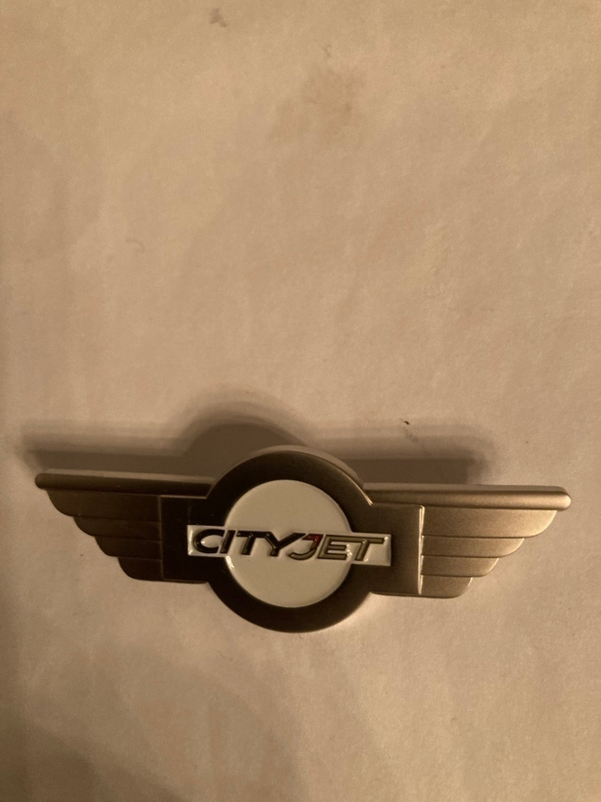 CityJet metallinen lentäjämerkki