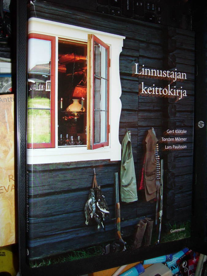Klötzke : Linnustajan keittokirja ( 1 p. 2010 ) sis. postik.