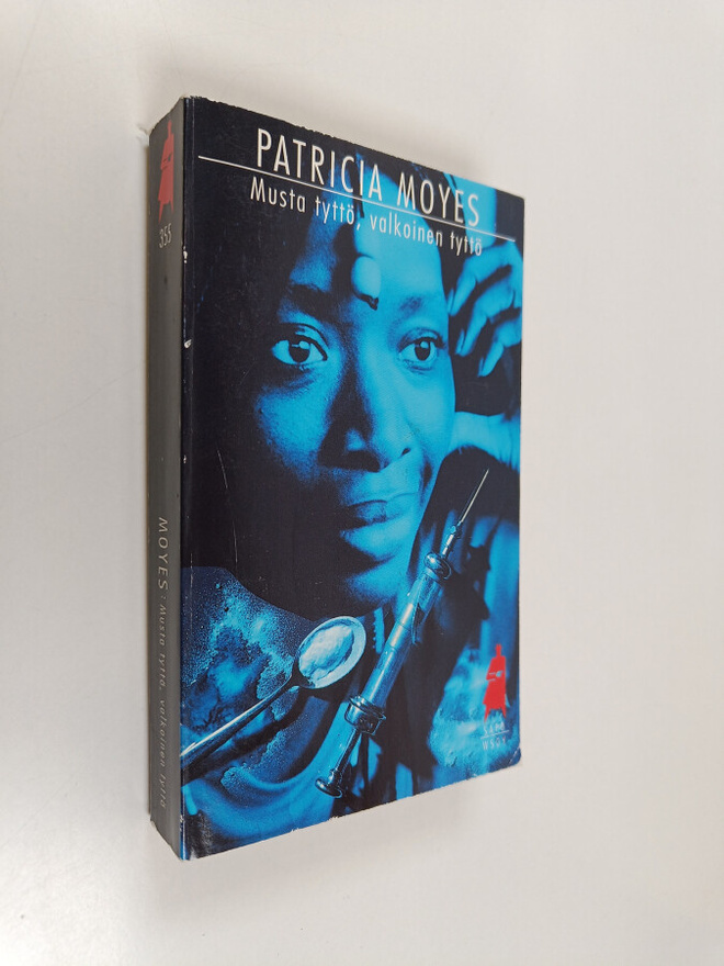 Patricia Moyes : Musta tyttö, valkoinen tyttö