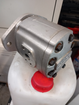 Dowty hydrauliikkapumppu traktoriin