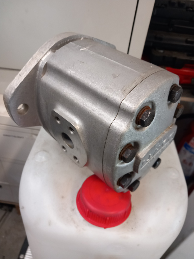 Dowty hydrauliikkapumppu traktoriin