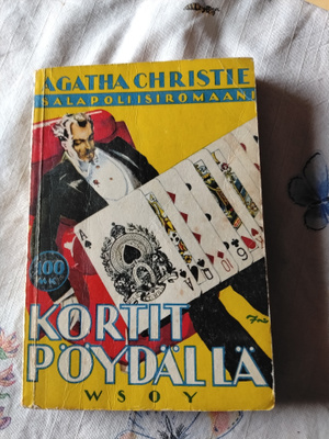agatha chrsitie kortit pöydällä