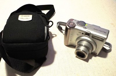 Canon PowerShot A510 + laukku + 16 MB muistikortti