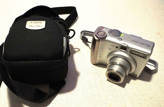 Canon PowerShot A510 + laukku + 16 MB muistikortti