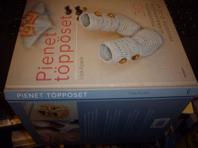 Vita Apala : Pienet töppöset ( sis. postikulun )