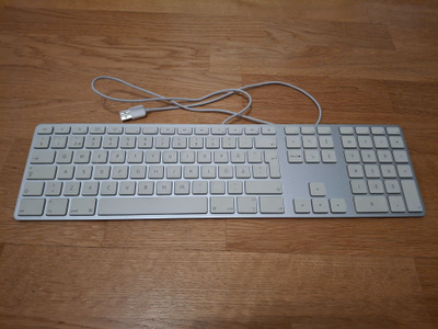 Apple USB langallinen näppäimistö keyboard