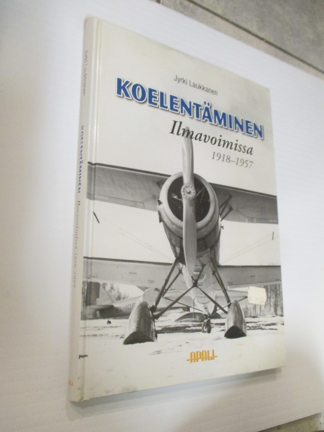 JYRKI LAUKKANEN - KOELENTÄMINEN ILMAVOIMISSA 1918-1957