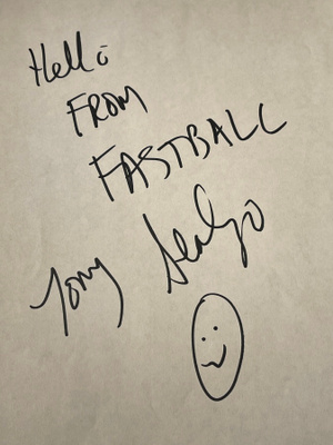 FASTBALL -yhtyeen nimikirjoitukset paperilla