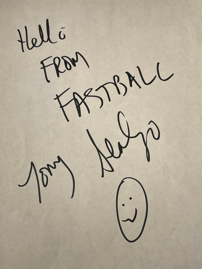 FASTBALL -yhtyeen nimikirjoitukset paperilla